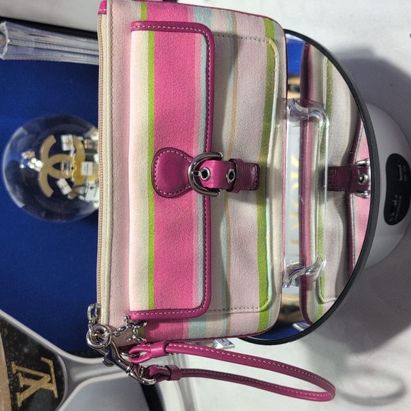 Coach Soho Pastel Striped Wristlet W/ Pink leather Piping, Wristlet, Front Snap - Picture 4 of 16